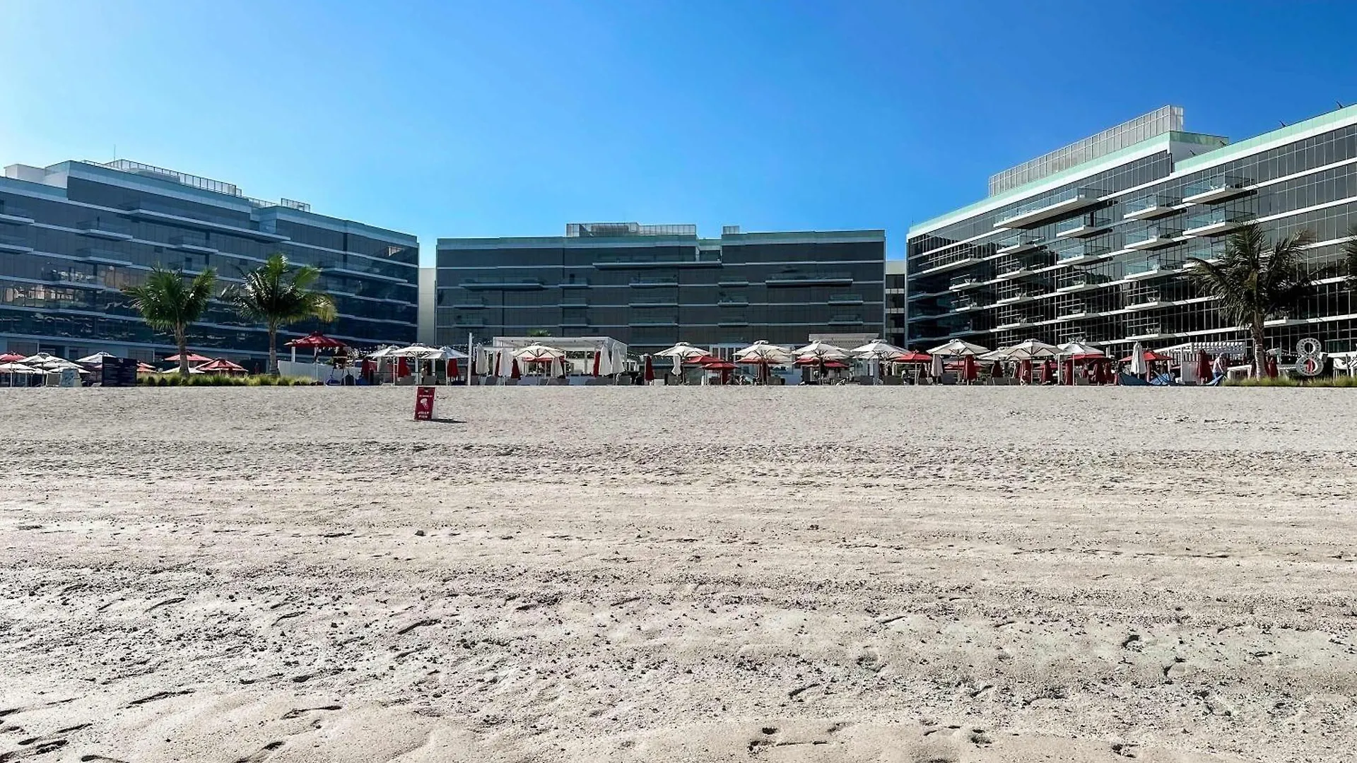 Cozy Beachfront 1 Bedroom Apartment - The 8 Dubai
