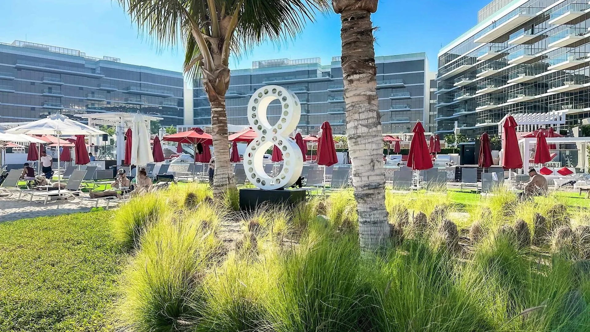 Cozy Beachfront 1 Bedroom Apartment - The 8 Dubai