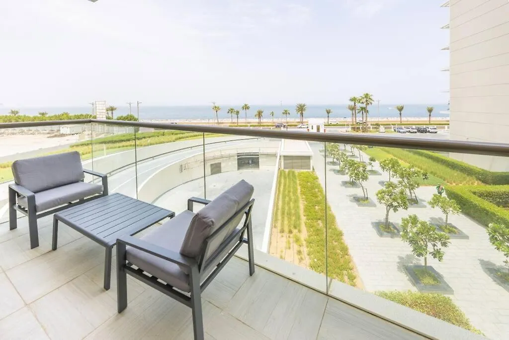 Cozy Beachfront 1 Bedroom Apartment - The 8 Dubai