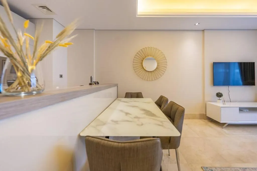 Cozy Beachfront 1 Bedroom Apartment - The 8 Dubai